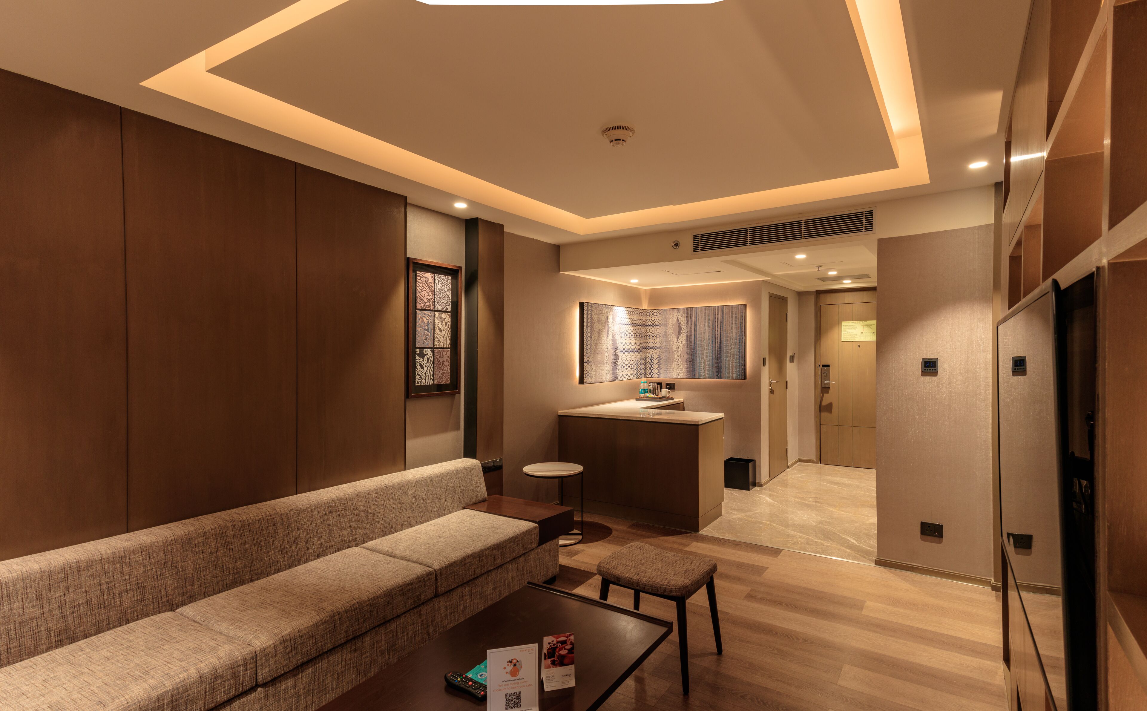 suite, 1 king bed | 1 bedroom, premium bedding, minibar, in-room safe