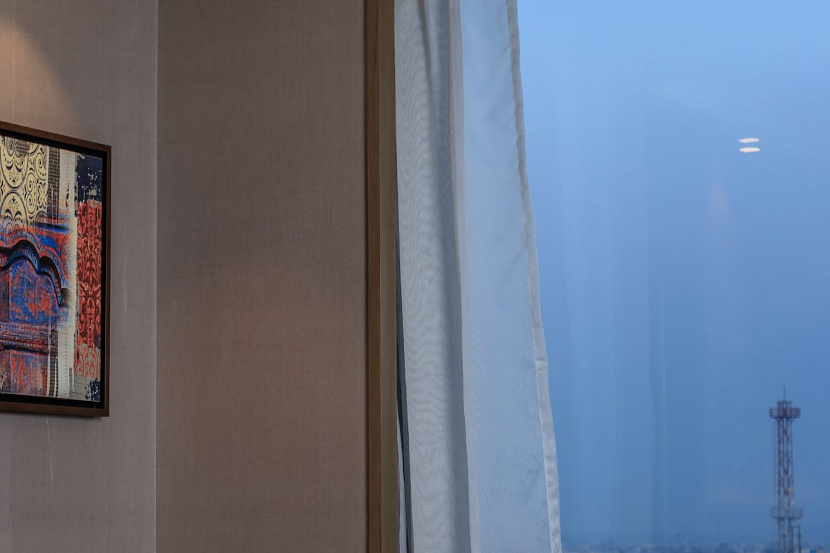 suite, 1 king bed | 1 bedroom, premium bedding, minibar, in-room safe