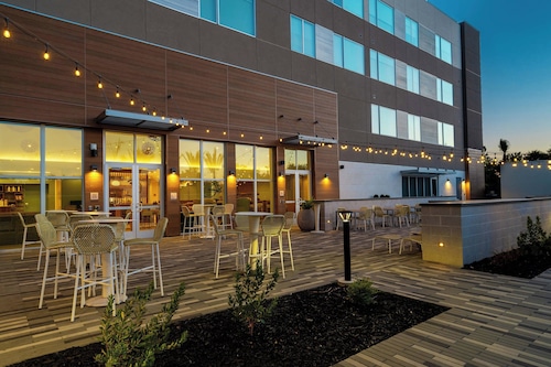 Element Sacramento Airport