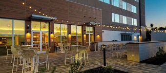 เอเลเมนท์ สนามบินซาคราเมนโต