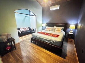 2 quartos, escrivaninha, Wi-Fi de cortesia, roupa de cama