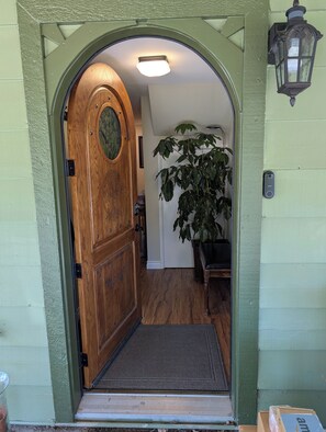 Interior - Cozy Private Suite w/ Fireplace, Indoor Sauna & Deck. Close to everything! (Lake Arrowhead)