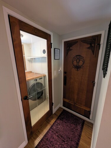 Cozy Private Suite w/ Fireplace, Indoor Sauna & Deck. Close to everything!