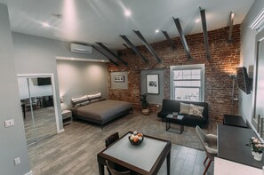 TV - Loft apartment in Hollywood (Los Angeles)