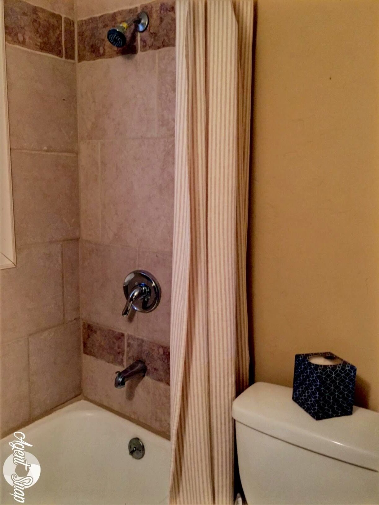 Combined shower/bathtub, hair dryer, towels, soap