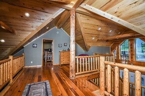 House, Multiple Beds, Hot Tub | Living room