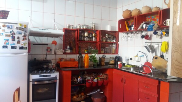 Fridge, microwave, oven, stovetop - Cozy House in Floripa (Florianopolis)