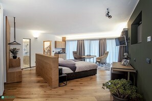 Minibar, in-room safe, desk, laptop workspace - Cà Rossa Suite and Breakfast (Montagna in Valtellina)