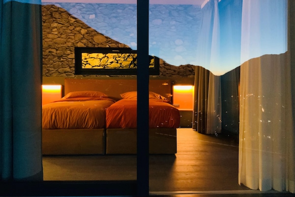 Quarto casal ou duplo exclusivo | Frigobar, cofres nos quartos, escrivaninha