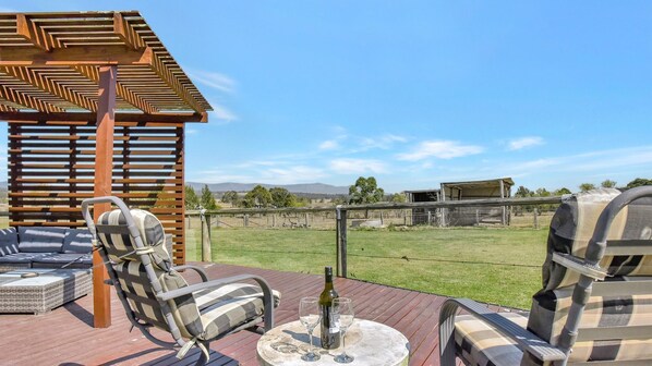 Terrace/patio - Clydesdale Cottage on Talga with real Clydesdale Horses (North Rothbury)