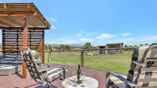 Clydesdale Cottage on Talga with real Clydesdale Horses