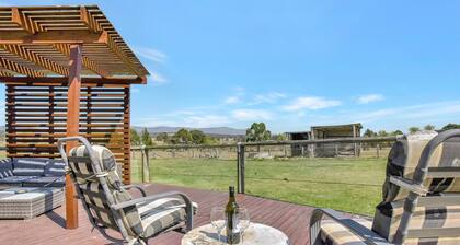 Clydesdale Cottage on Talga with real Clydesdale Horses