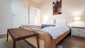 2 bedrooms, desk, iron/ironing board, free WiFi