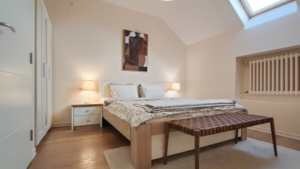 2 bedrooms, desk, iron/ironing board, free WiFi