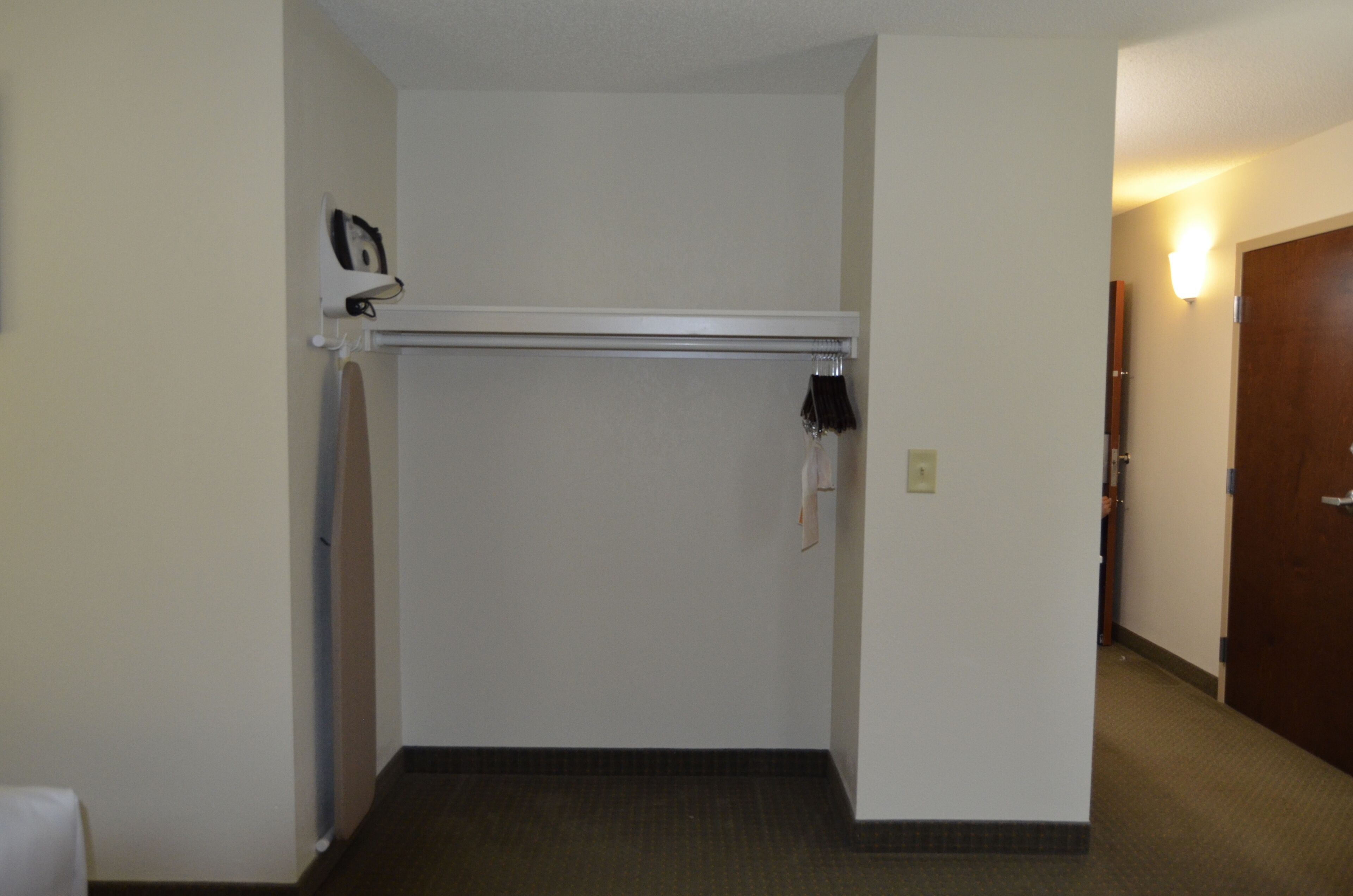 standard room, 1 king bed, non smoking | bathroom | towels