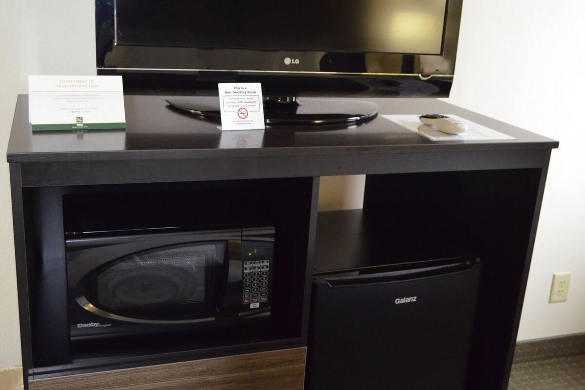 standard room, 1 king bed, non smoking | room amenity