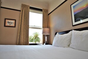 Iron/ironing board, free WiFi, bed sheets - Hotel Arcata (Arcata)
