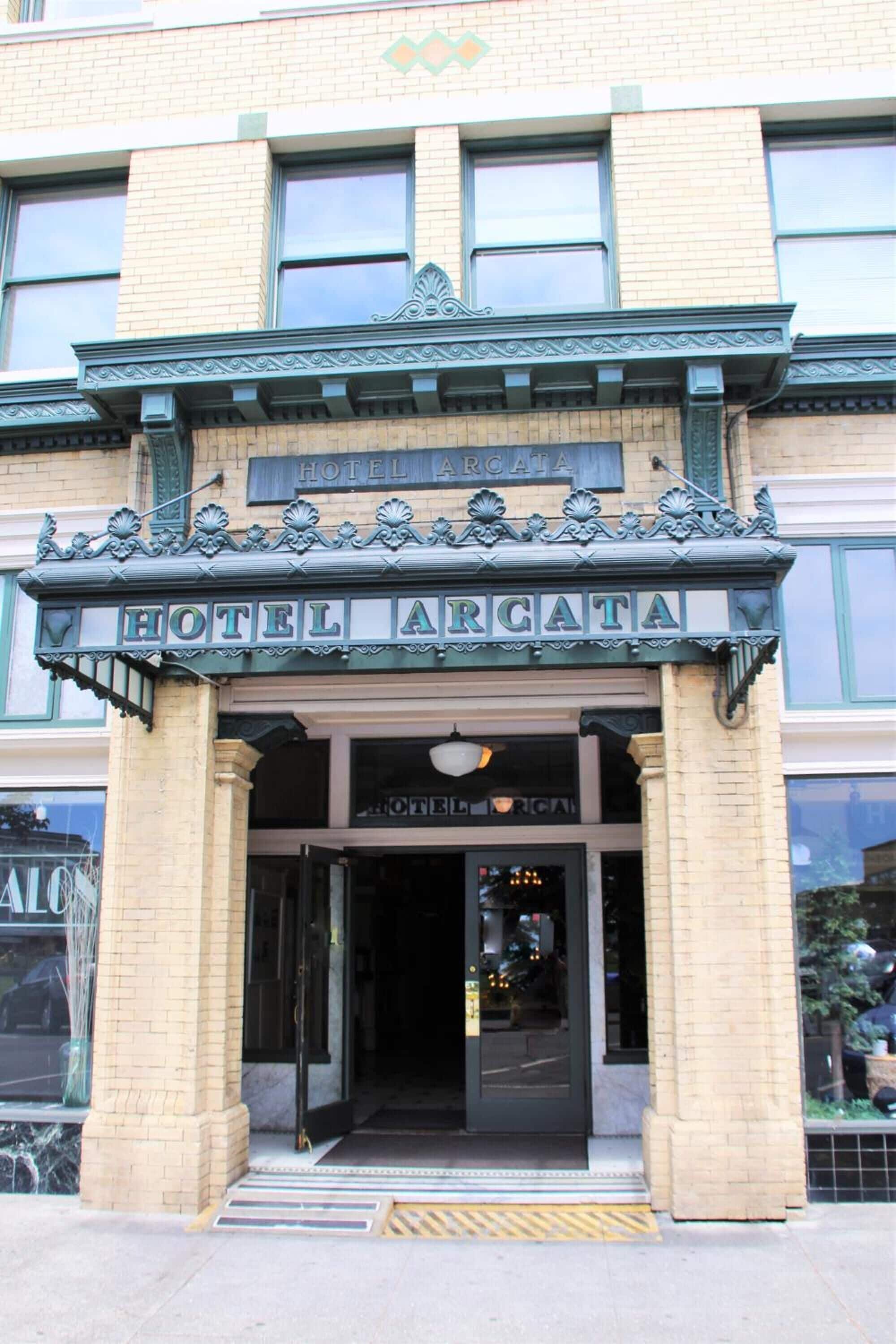 The entrance to Hotel Argata with a classic architectural design, featuring a prominent entrance and a sign above the door.