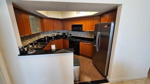 Private kitchen - 1501... A PEARL ON THE SEA. STR N° 01846 (Sunny Isles Beach)