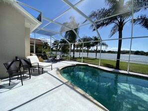 A heated pool - Sunny South-Facing Salt & Heated Pool Spa on FISHING Lake FallWinter 25-26 Avail (Port Charlotte)