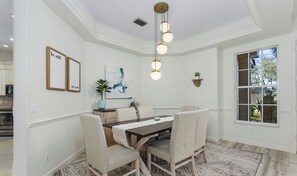 Dining - Sunny South-Facing Salt & Heated Pool Spa on FISHING Lake FallWinter 25-26 Avail (Port Charlotte)