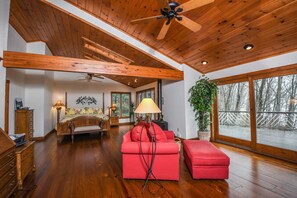 House, Multiple Beds, Hot Tub, Mountain View | Living room | Fireplace