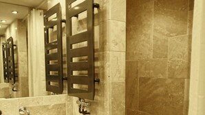 A bathroom with a sink, mirror, and shower area. - Fully renovated studio cabin for 2-4 people in Tignes le lac   (Le Lac de Tignes)
