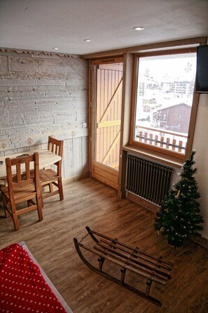 Interior - Fully renovated studio cabin for 2-4 people in Tignes le lac   (Le Lac de Tignes)