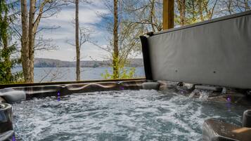 House, Multiple Beds, Hot Tub | Spa