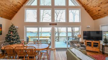 House, Multiple Beds, Hot Tub | Living room | Fireplace