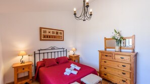 4 bedrooms, iron/ironing board, travel cot, WiFi - Francisca Antequera - La Higuera by Ruralidays (Málaga)
