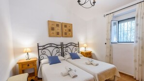 4 quartos, ferros/tábuas de passar roupa, berço de viagem, Wi-Fi