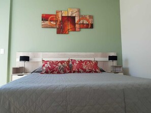 1 habitación, tabla de planchar con plancha, wifi y ropa de cama 