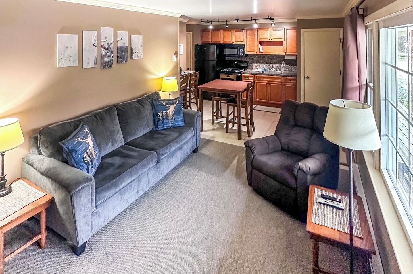 Cozy 2 Bedroom unit  located 1-1/4 miles from Mt. Snow with gas fireplace #14