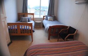 Habitación estándar, vista al jardín | Muebles diferentes, escritorio, wifi gratis y ropa de cama 