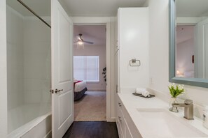 公寓, 2 間臥室, 2 間浴室 | 浴室 | 吹風機、毛巾