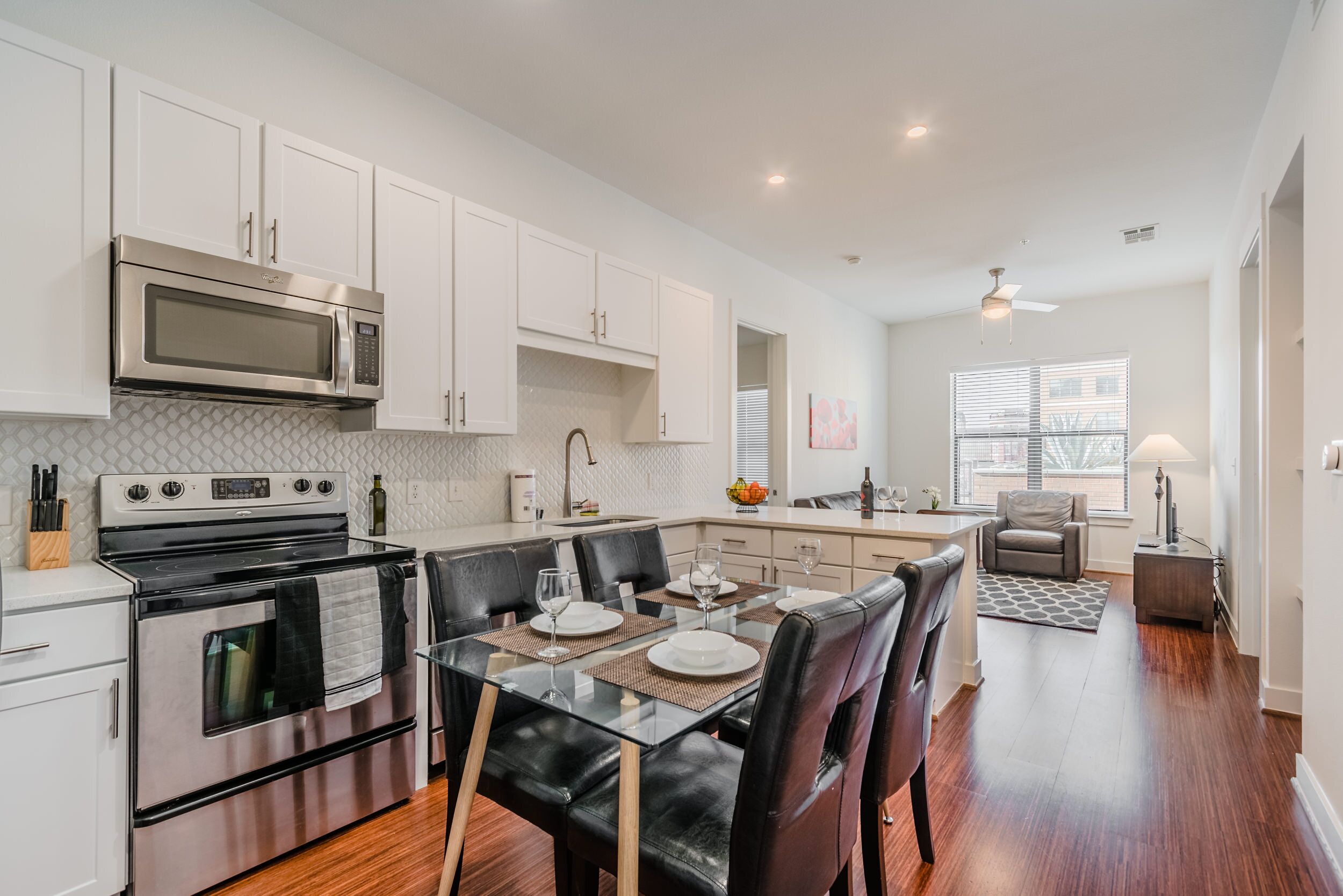 Apartment, 2 Bedrooms, 2 Bathrooms | Private kitchen | Oven, stovetop, dishwasher, toaster