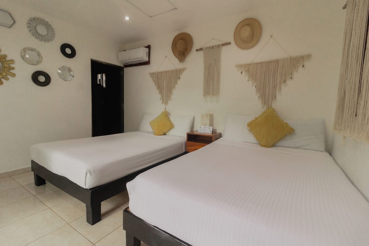 Family Cabin (Cabaña Colibrí) | In-room safe, blackout drapes, bed sheets