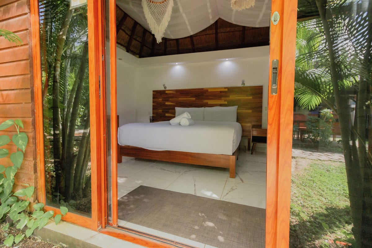 Deluxe Cabin (Villa Garza) | In-room safe, blackout drapes, bed sheets