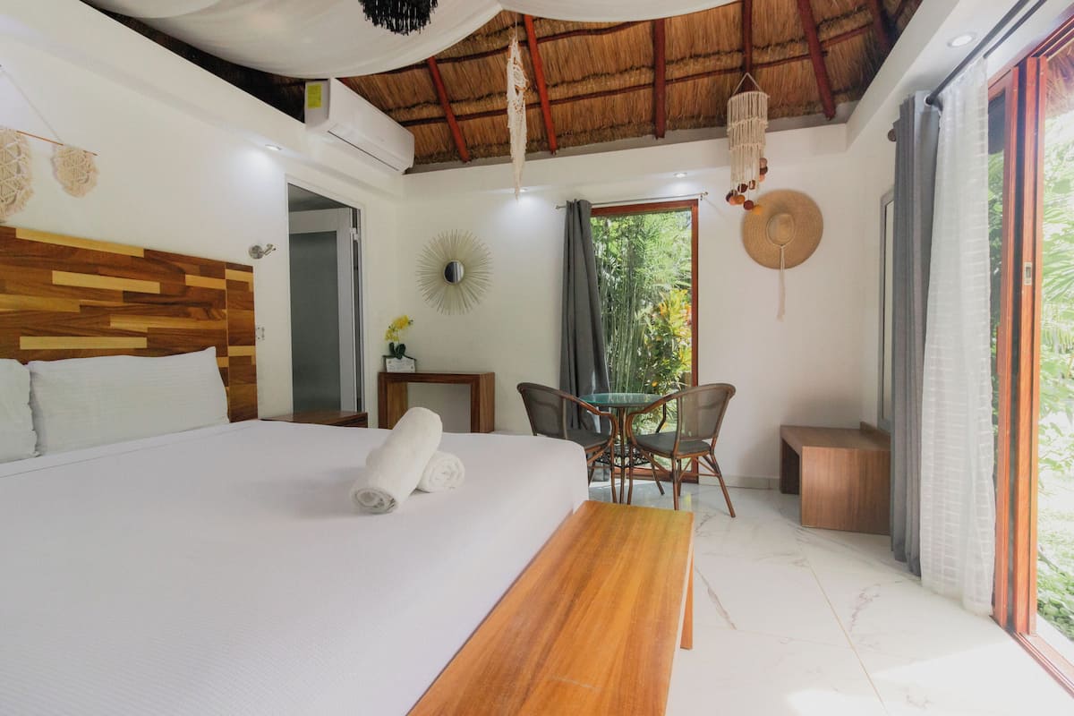 Deluxe Cabin (Villa Canario) | In-room safe, blackout drapes, bed sheets