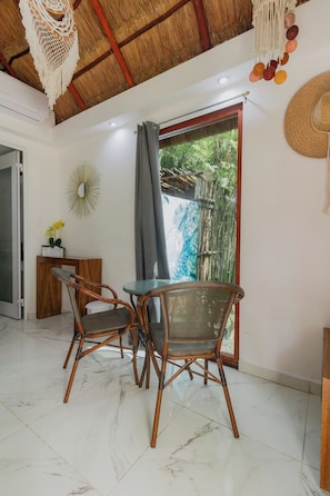 Deluxe-Ferienhütte (Villa Canario) | Zimmersafe, Verdunkelungsvorhänge, Bettwäsche