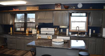 Airview House a Beautifully furnished home in quiet neighborhood