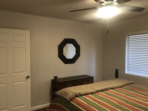 2 makuuhuonetta, silitysrauta/-lauta, Wi-Fi, vuodevaatteet