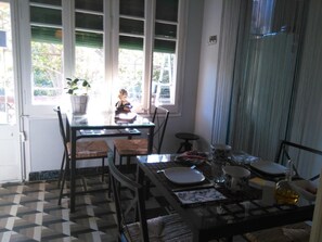 Petit déjeuner préparé à la commande compris tous les jours