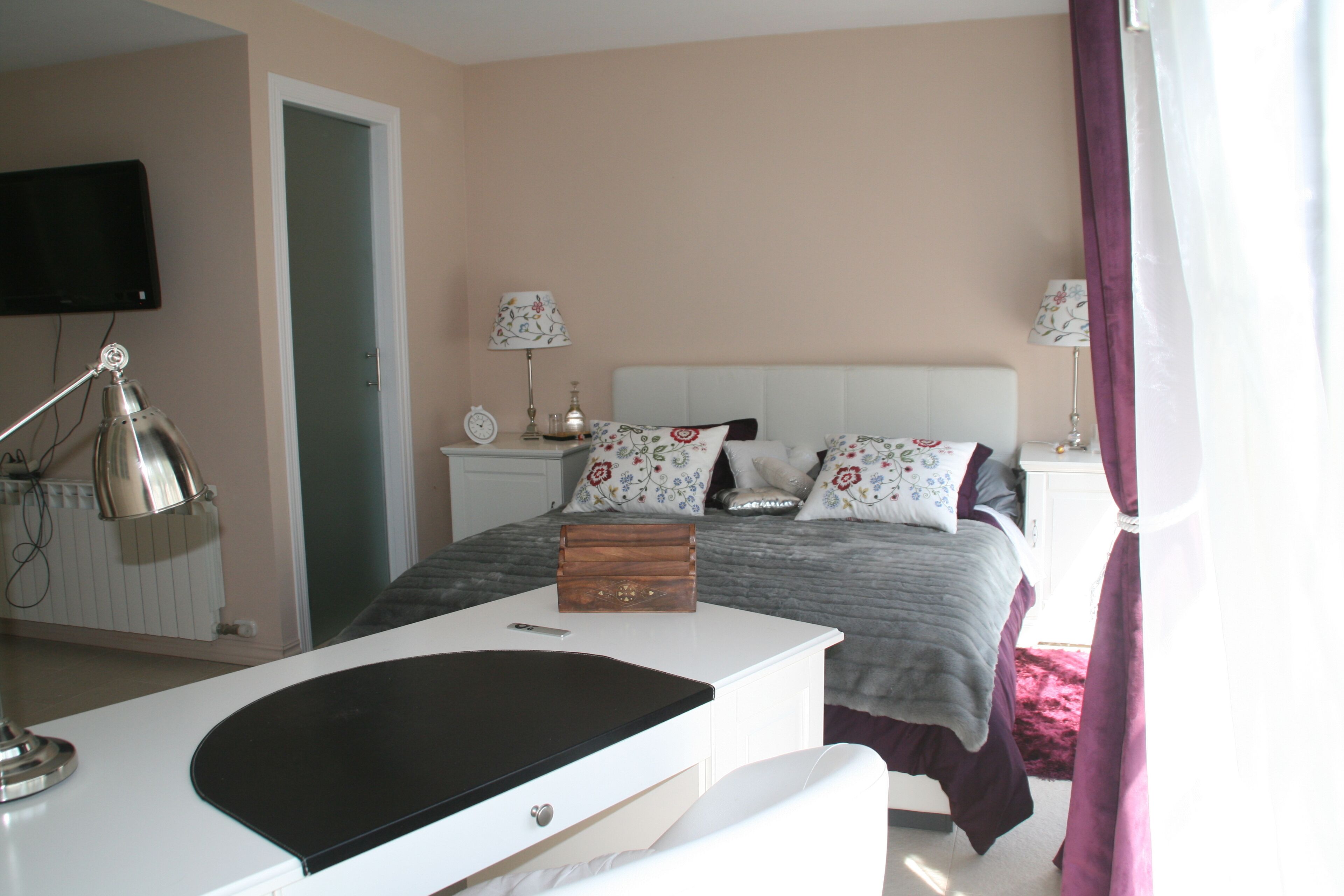 Tweepersoonskamer (Tiffany) | Donzen dekbedden, individueel gedecoreerd, individueel gemeubileerd