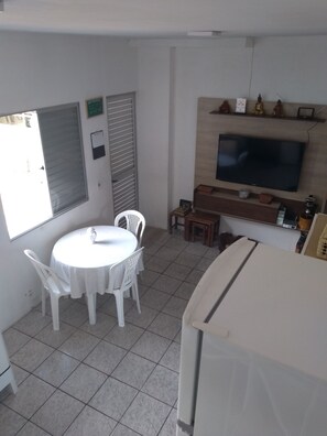 Dining - House 2 people with sea view 15 minutes from the beach, (São José)