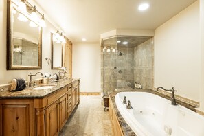 Combined shower/tub, jetted tub, hair dryer, towels