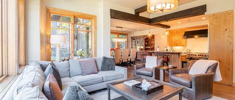 Televisie en een open haard