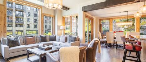 Televisión y chimenea