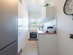 冰箱、微波炉、烤箱、洗碗机